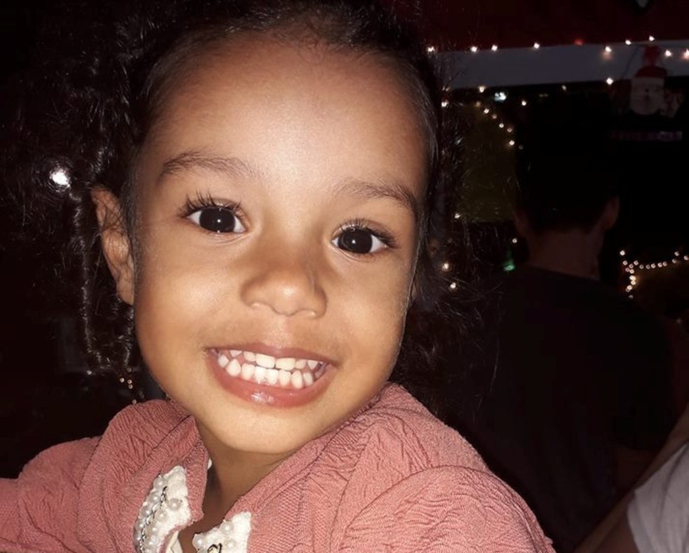 Perícia reconstitui morte de menina de 2 anos atingida por bala perdida 2 Perícia reconstitui morte de menina de 2 anos atingida por bala perdida 2