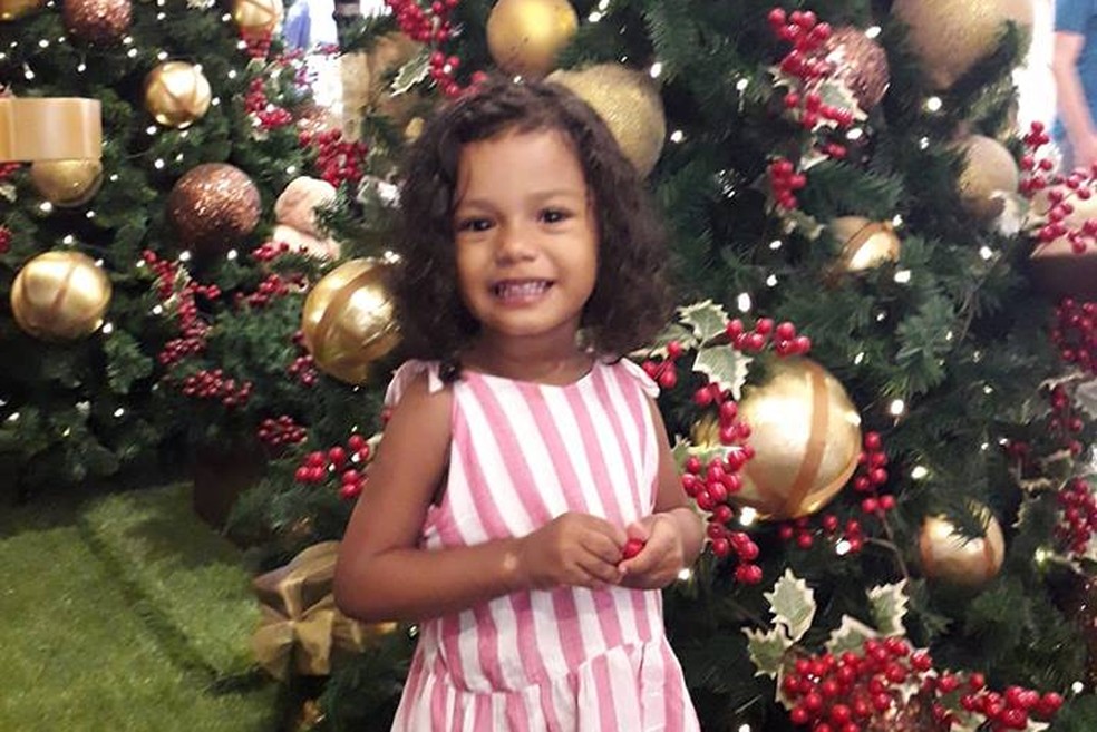 Perícia reconstitui morte de menina de 2 anos atingida por bala perdida 3 Perícia reconstitui morte de menina de 2 anos atingida por bala perdida 3
