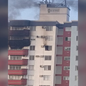 Prédio onde houve incêndio em São José passa por perícia 6